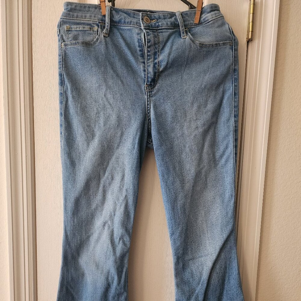 Hollister light was jeans size 9R (W29 L31)